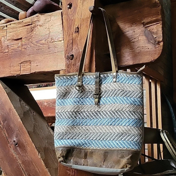 Myra Serene Oversized Rug/Canvas Leather Tote - Picture 1 of 10